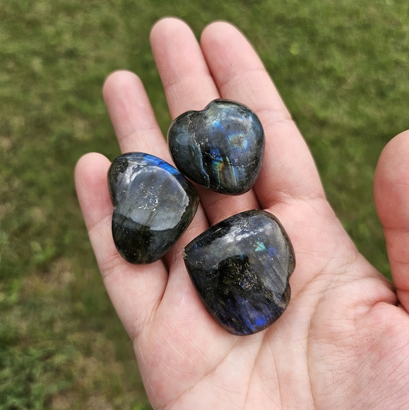 3 small labradorite hearts - Picture 3 of 3
